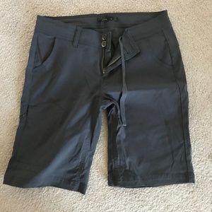 PrAna Womens hiking shorts - SZ 6